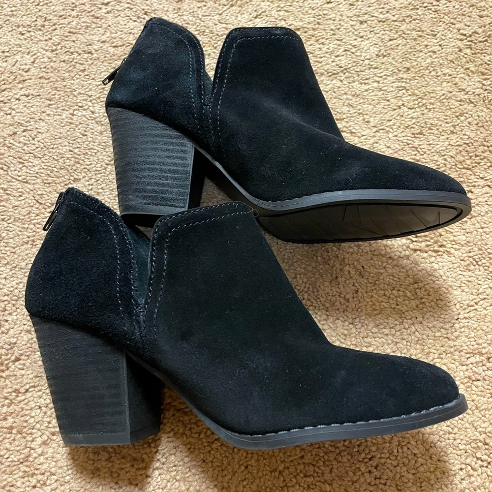 Carlos Santana carmin booties